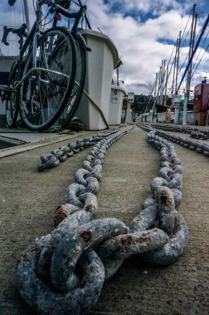 Laying the chain out on the dock to measure and mark it. Feels real good on your hands. 